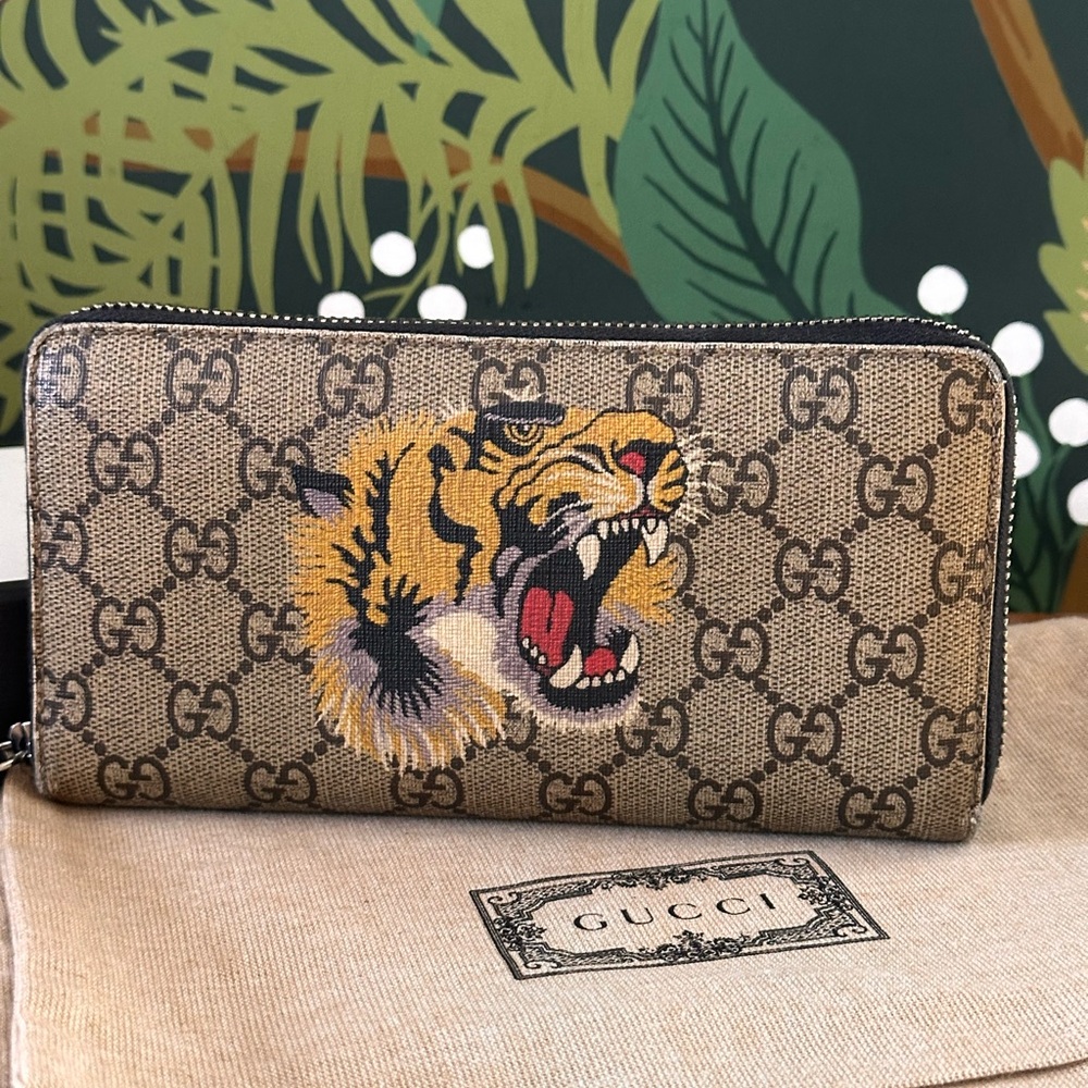 GUCCI Zip Around Wallet Printed GG Supreme Tiger